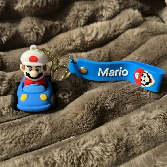 Mario cart key chain - Picture 4 of 9